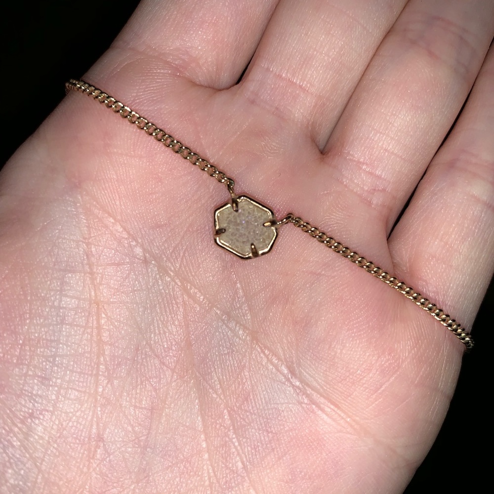 Kendra Scott necklace